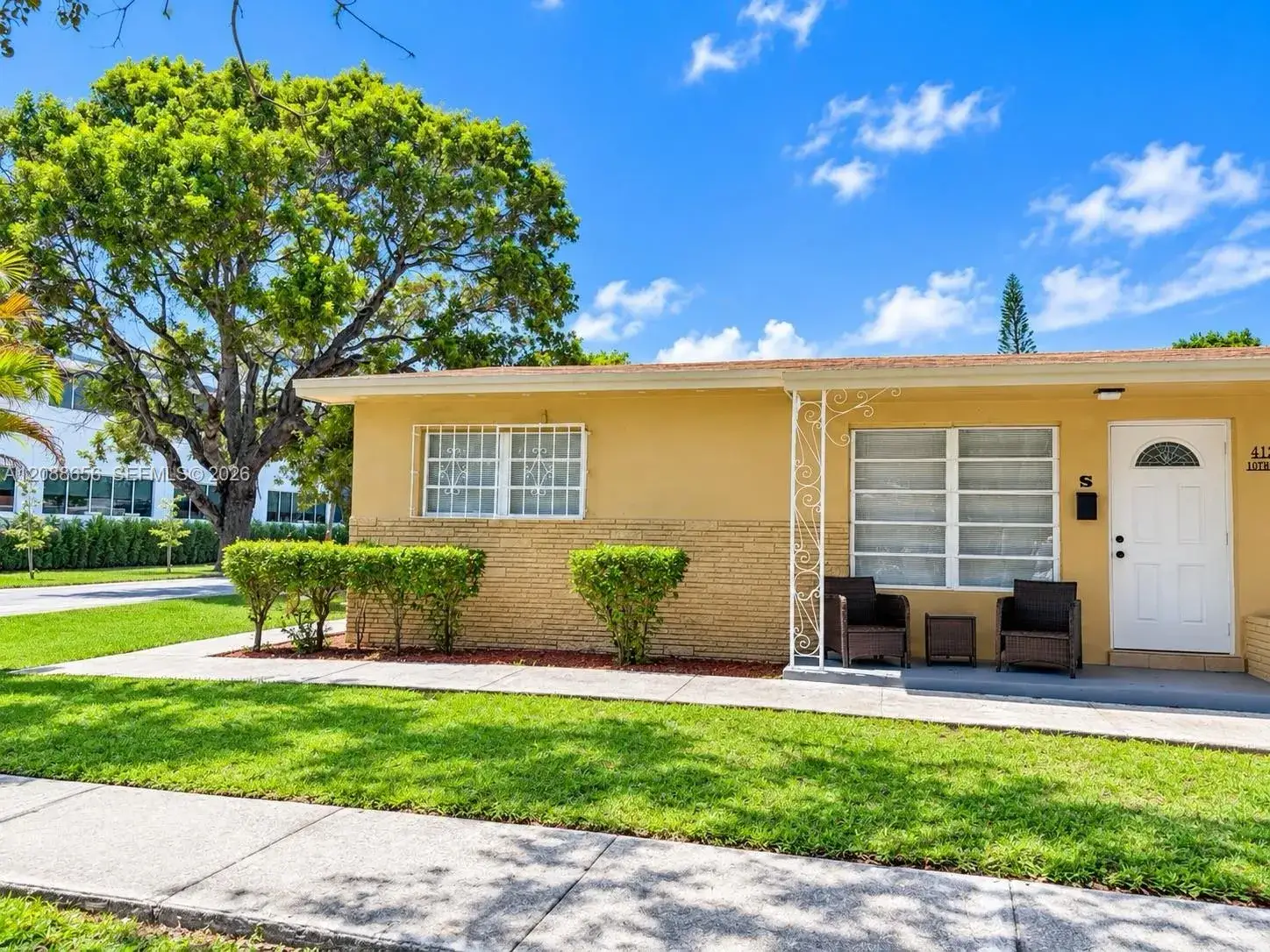 2 bedroom 1 bath Residential Lease for rent at 412 SW 10th St # n, Hallandale Beach FL 33009