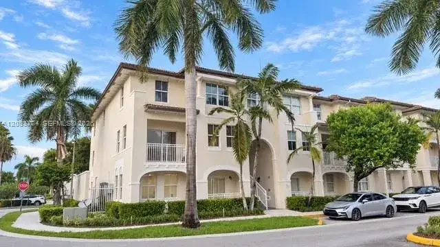 3 bedroom 2 bath Residential for sale at 11401 NW 89th St # 111, Doral FL 33178
