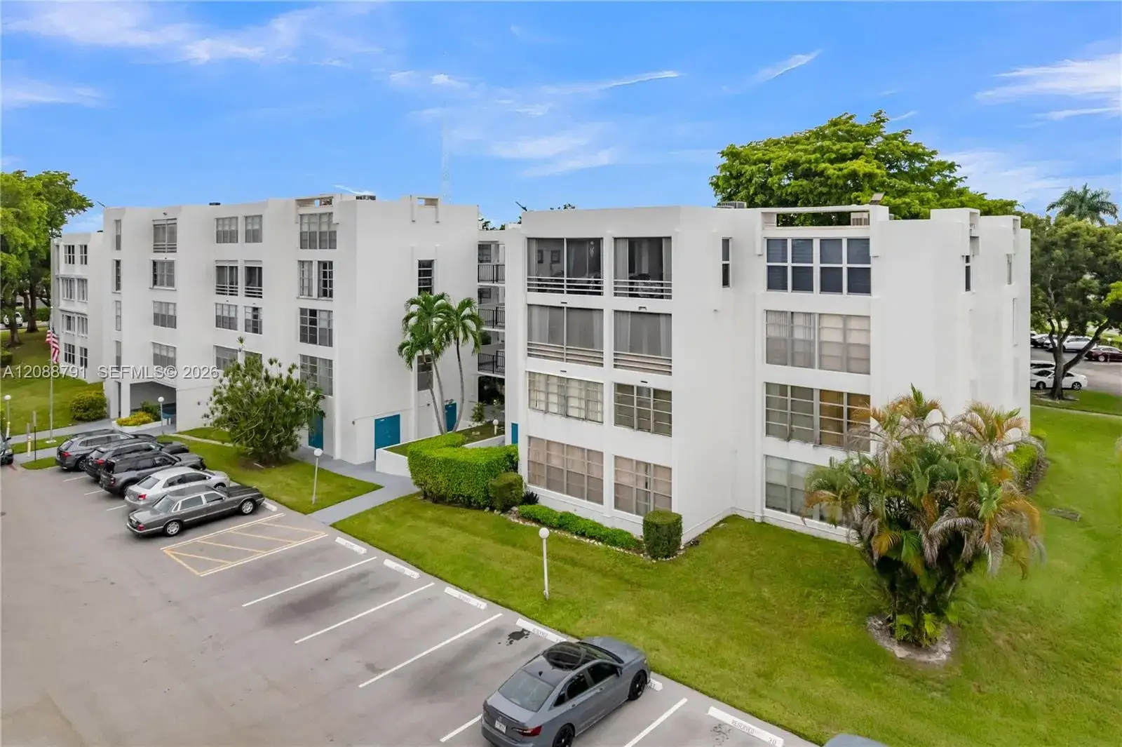 2 bedroom 2 bath Residential for sale at 6903 Cypress Rd # D26, Plantation FL 33317