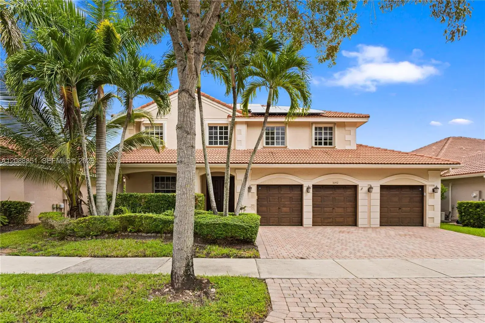 6 bedroom 5 bath Residential for sale at 1642 Blue Jay Cir, Weston FL 33327