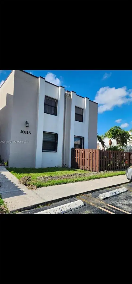 2 bedroom 1 bath Residential for sale at 10115 NW 9th St Cir # 106, Miami FL 33172
