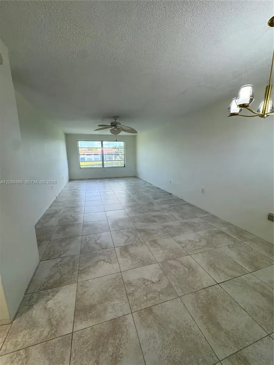 2 bedroom 2 bath Residential for sale at 2940 NE 203rd St # C, Aventura FL 33180