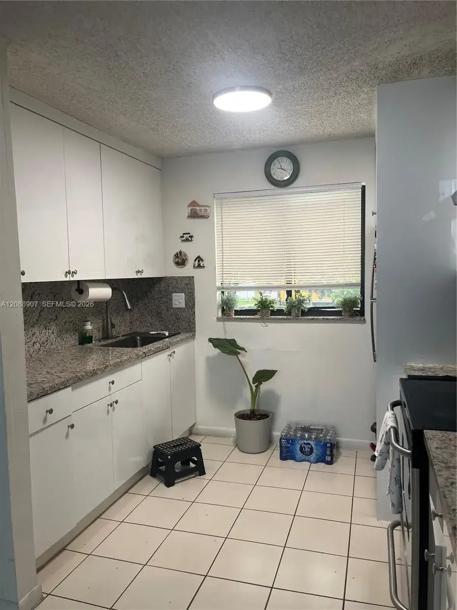 2745 W 62 # 202, Hialeah FL 33016