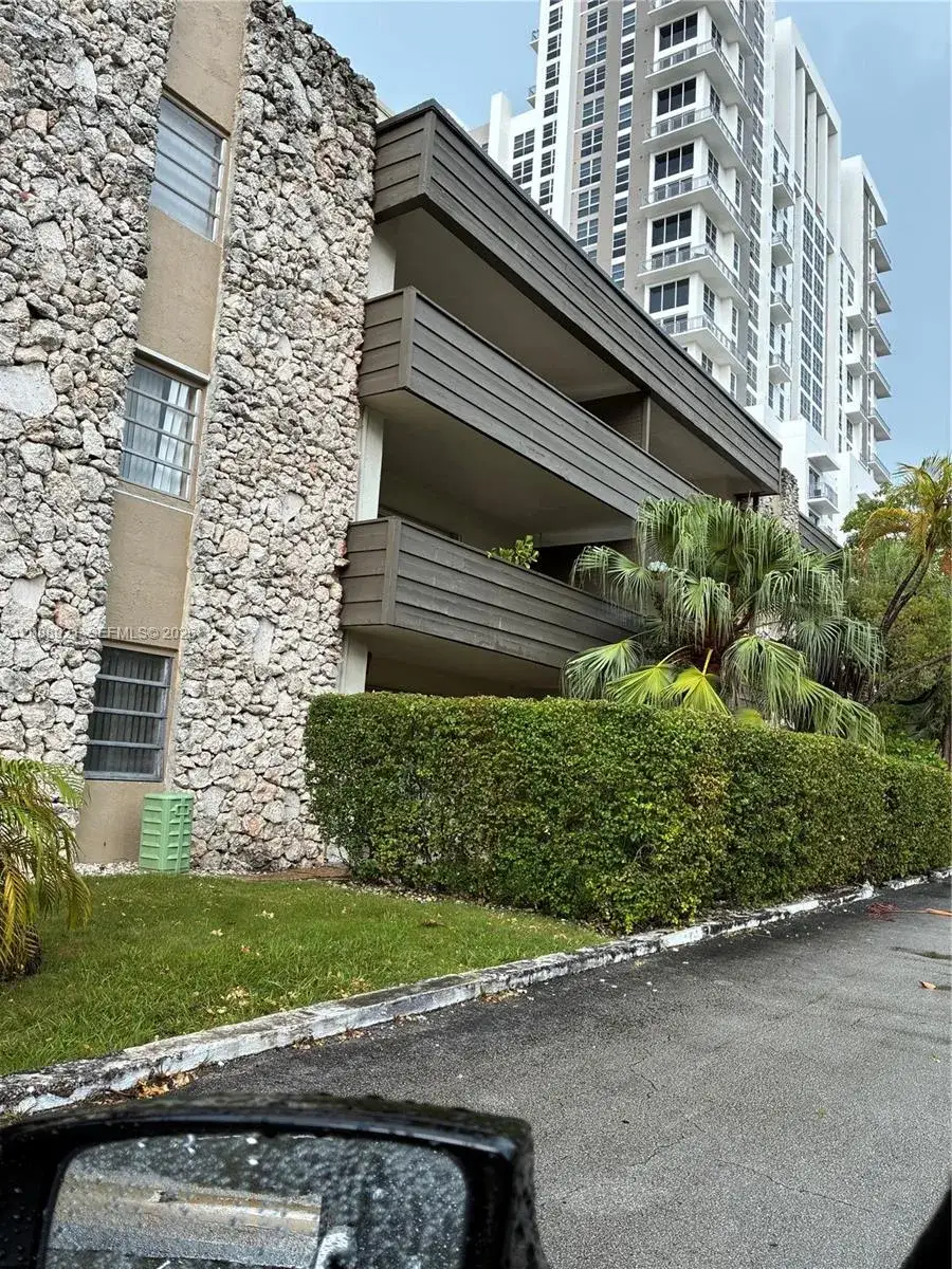 1 bedroom 1 bath Residential Lease for rent at 8325 SW 72nd Ave # 305C, Miami FL 33143