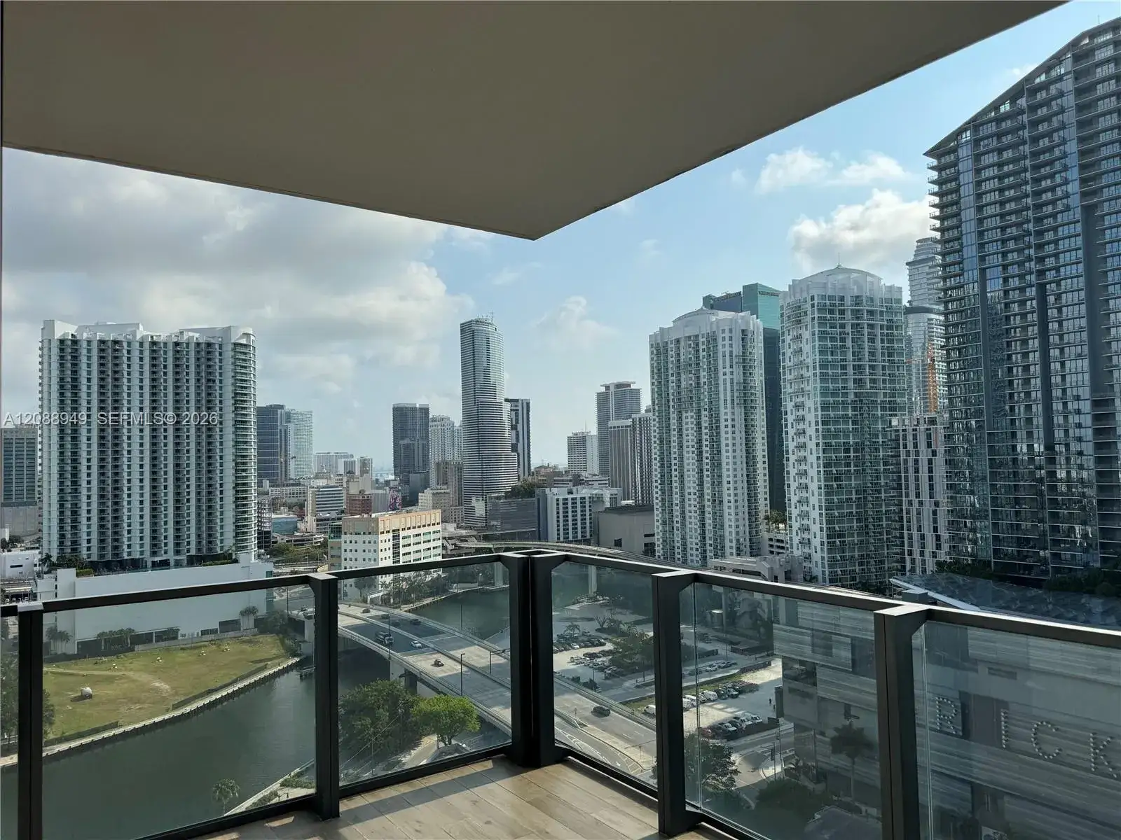 2 bedroom 2 bath Residential Lease for rent at 88 SW 7th St # 1711, Miami FL 33130