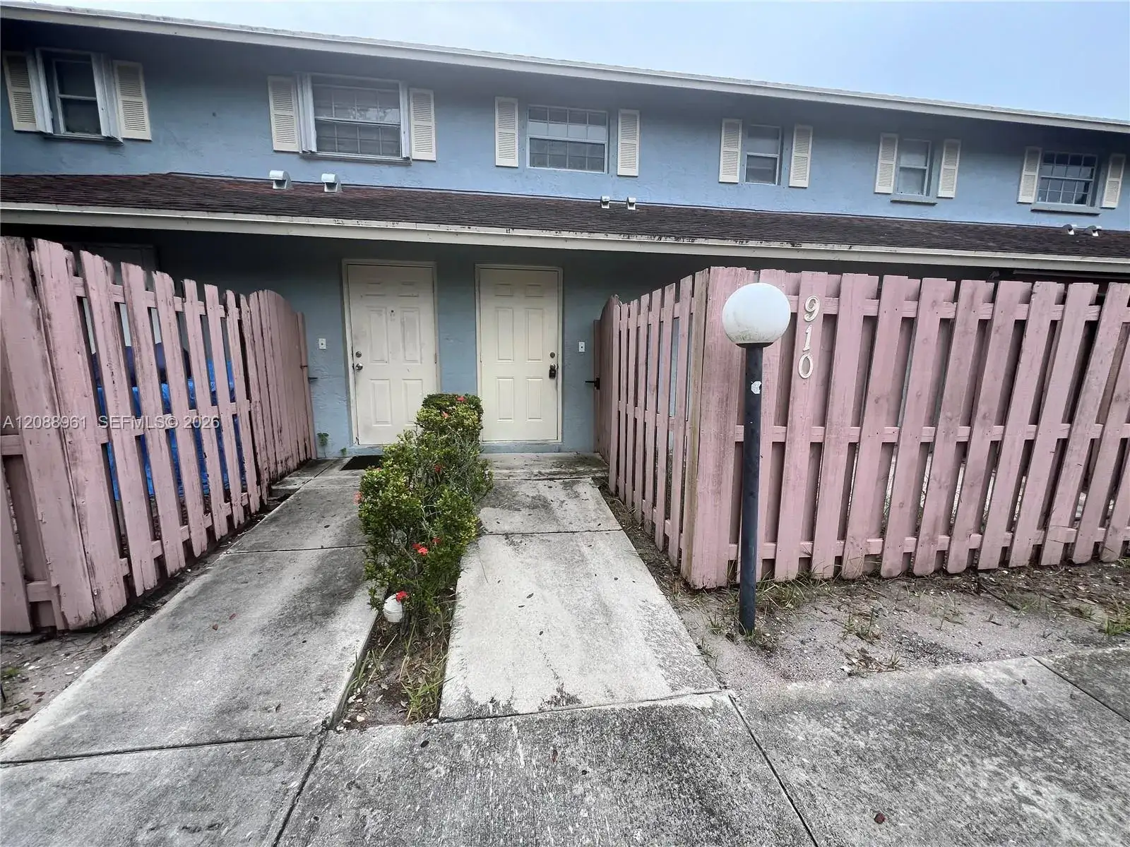 3 bedroom 2 bath Residential for sale at 910 E Cypress Way E, Palm Springs FL 33406
