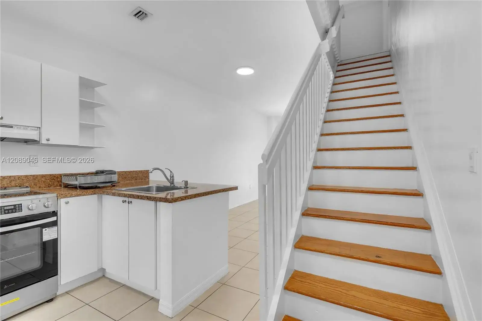 1 bedroom 1 bath Residential Lease for rent at 928 SW 3rd St # 205, Miami FL 33130