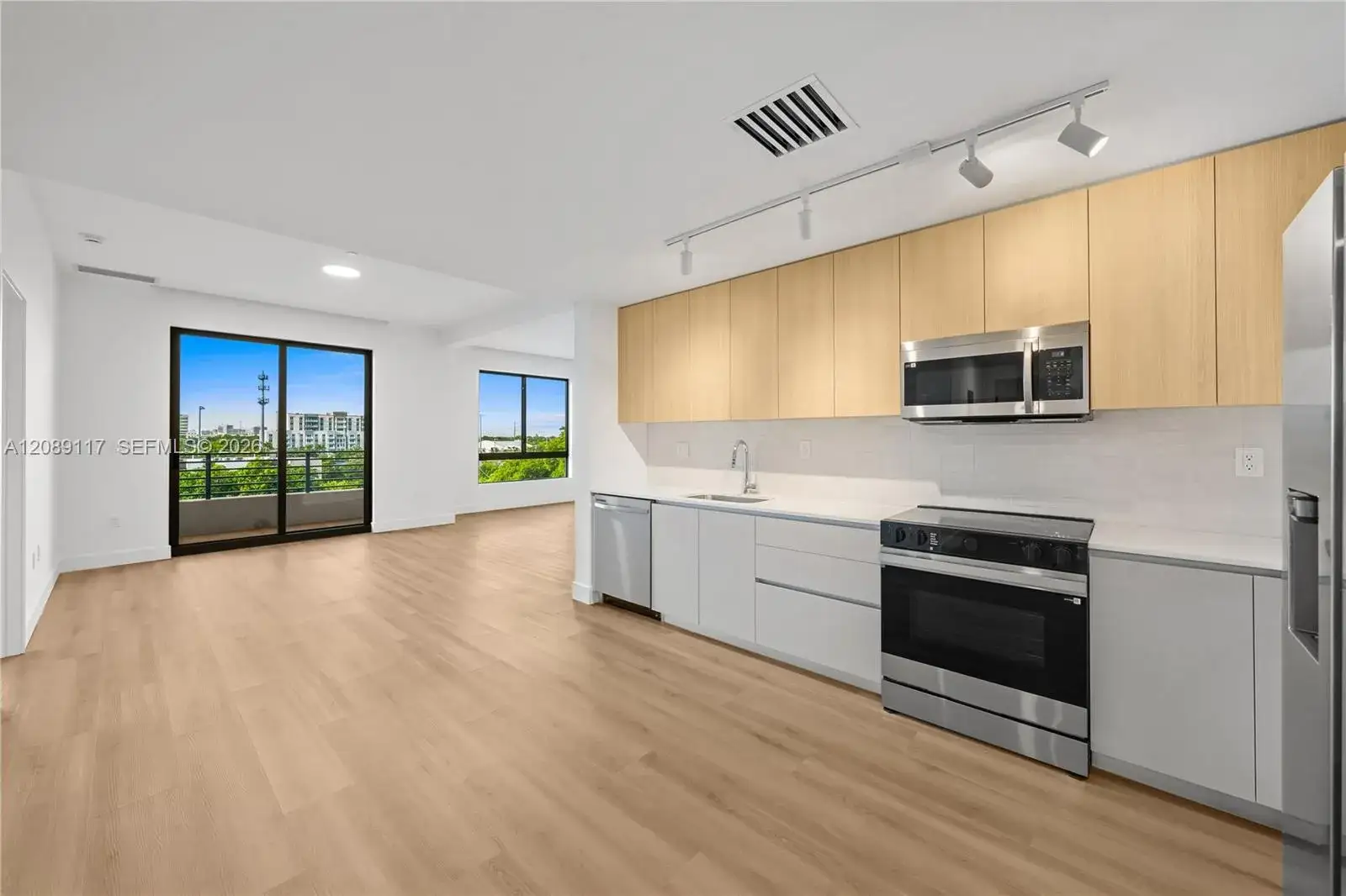 215 SE 4th St # 406, Hallandale Beach FL 33009