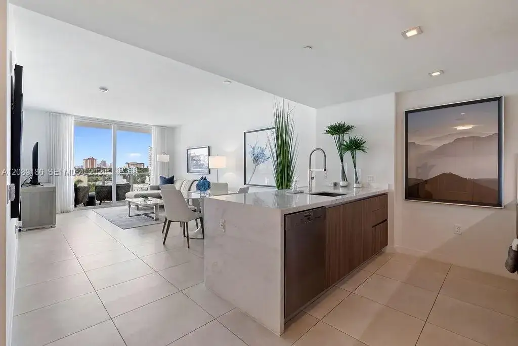 1 bedroom 1 bath Residential for sale at 401 N Birch Rd # 610, Fort Lauderdale FL 33304