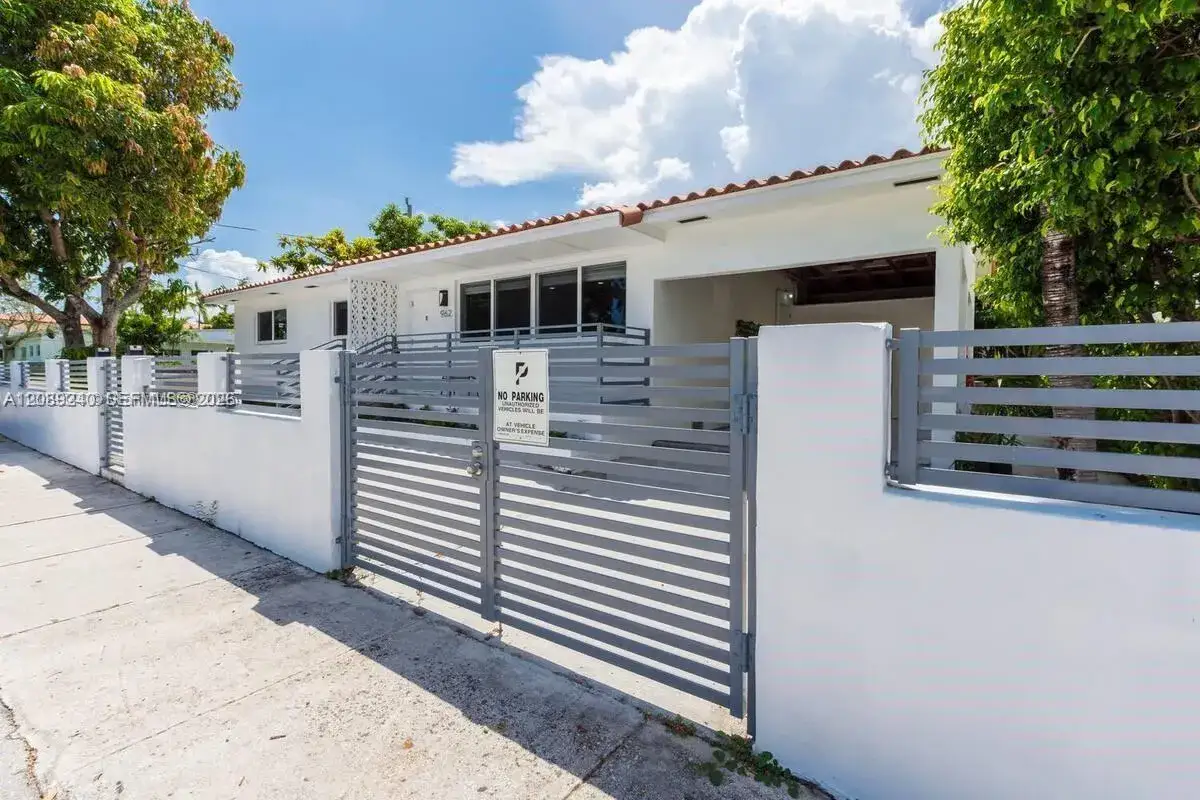 3 bedroom 2 bath Residential Lease for rent at 962 SW 6th Ave, Miami FL 33130