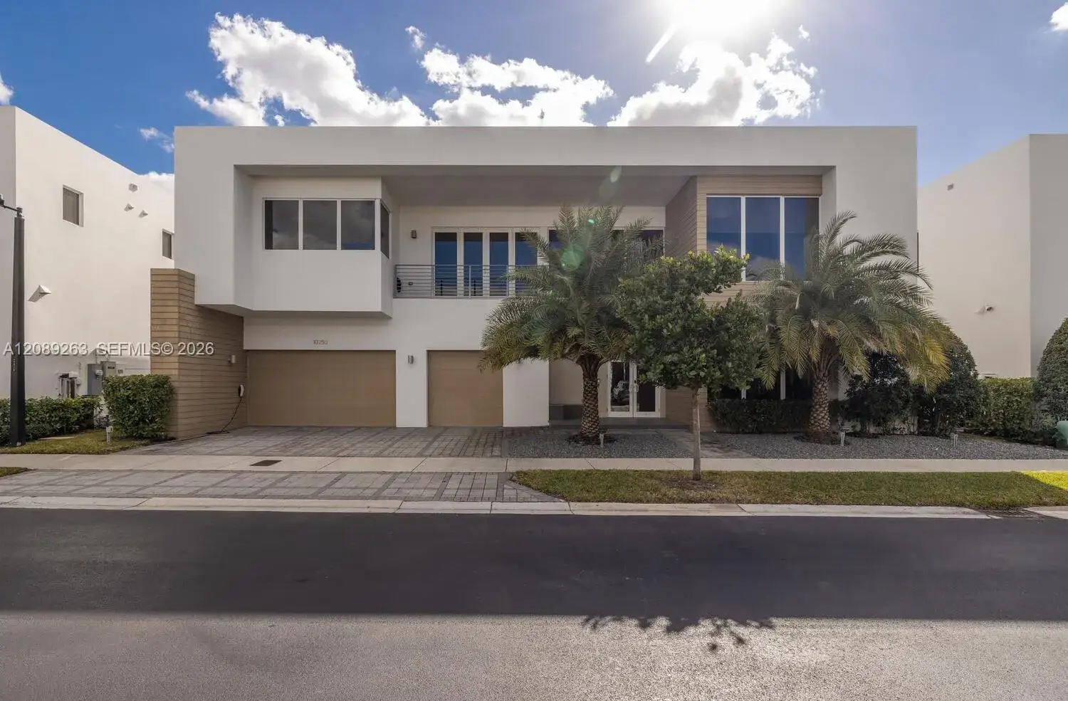 5 bedroom 5 bath Residential for sale at 10250 NW 75th Ter, Doral FL 33178