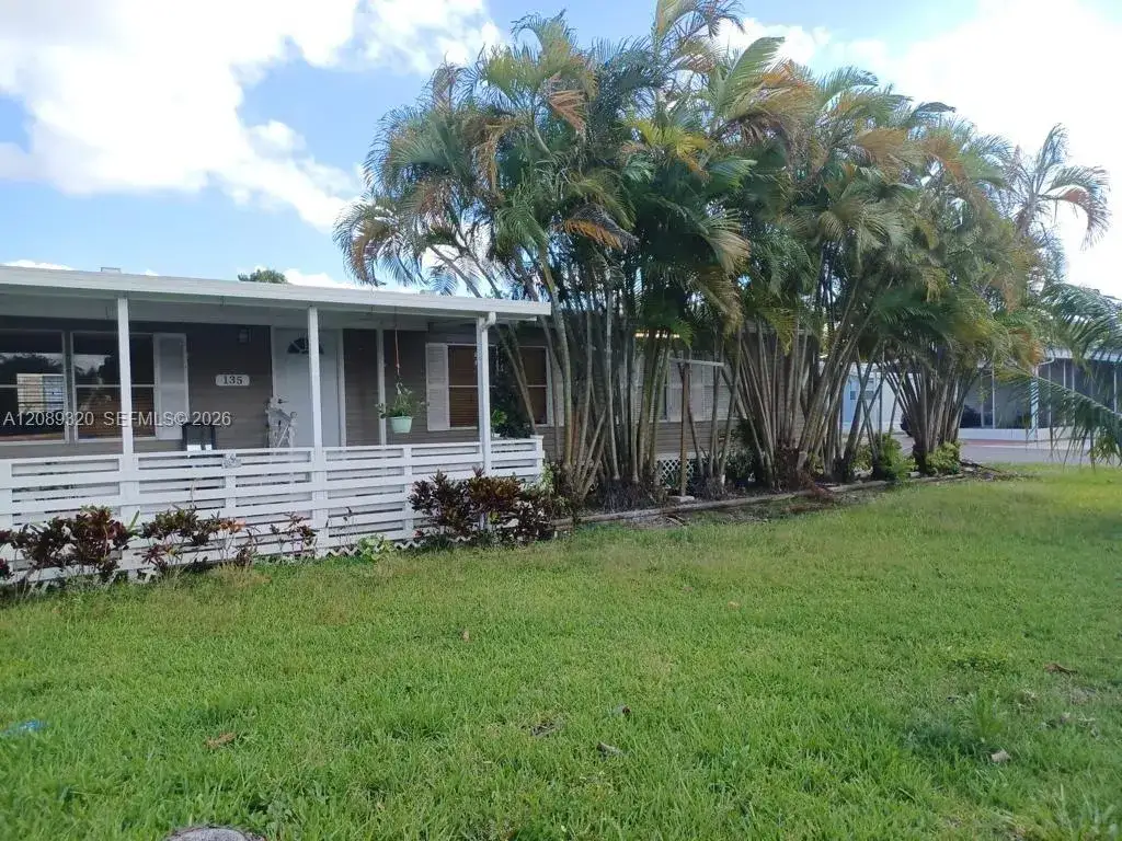 2 bedroom 1 bath Residential Lease for rent at 19800 SW 180th Ave # 135, Miami FL 33187