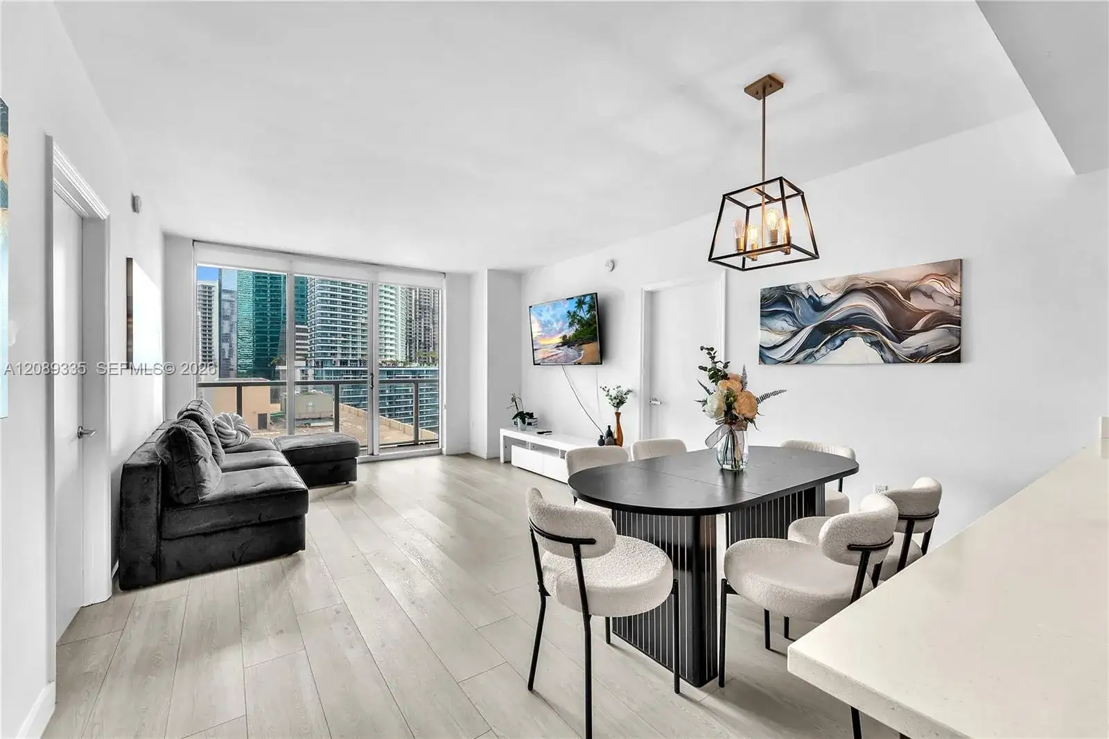 2 bedroom 2 bath Residential Lease for rent at 500 Brickell Ave # 1605, Miami FL 33131