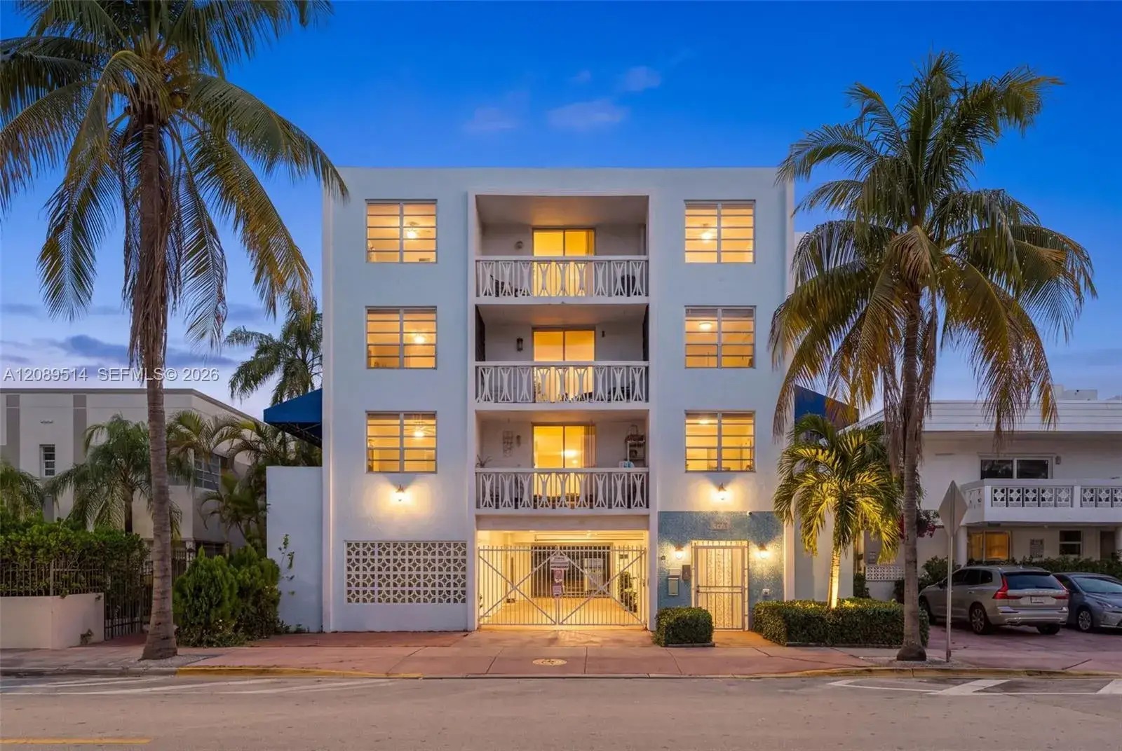 2 bedroom 1 bath Residential for sale at 335 Collins Ave # 407, Miami Beach FL 33139