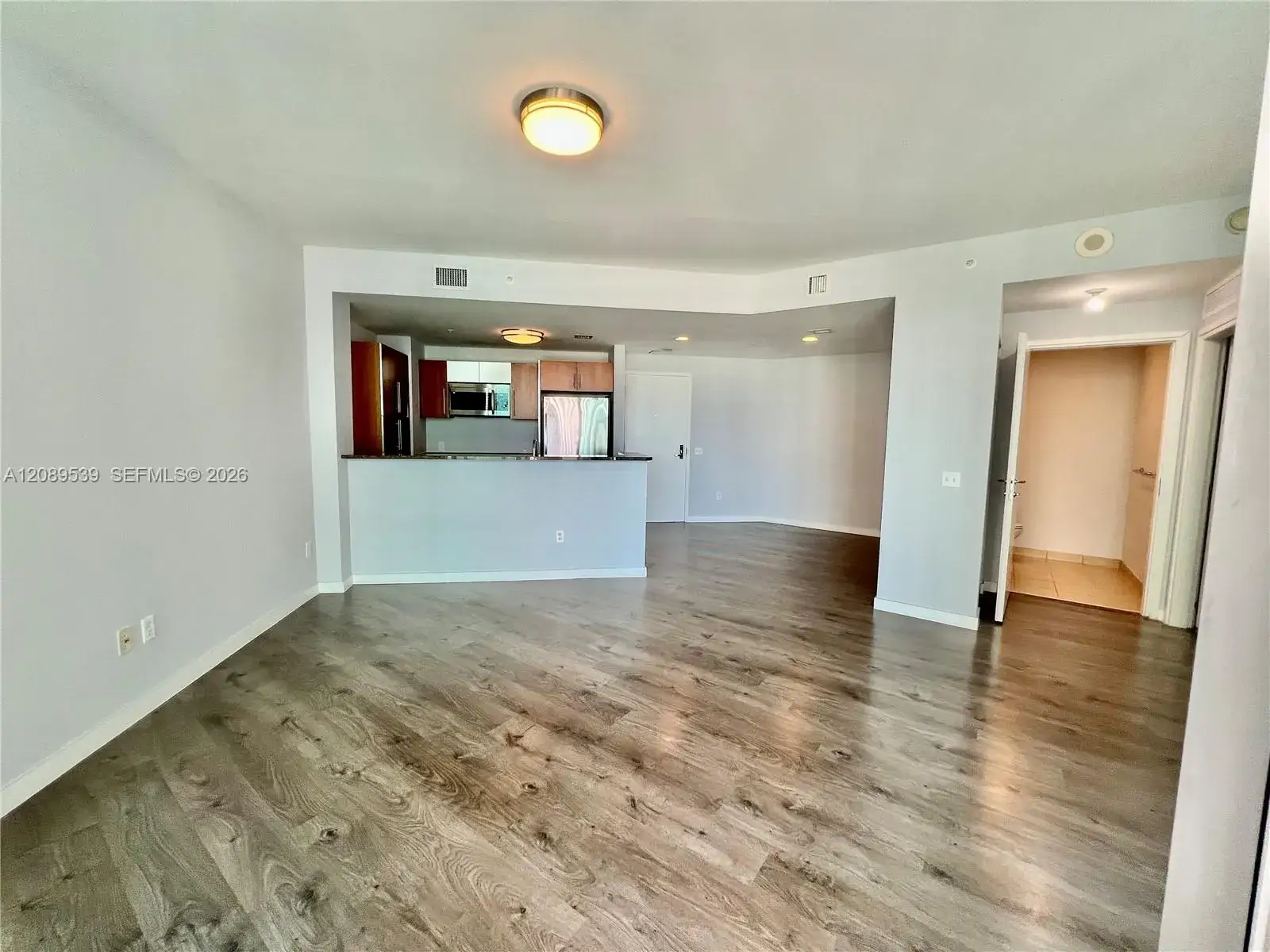 1 bedroom 1 bath Residential Lease for rent at 300 S Biscayne Blvd # 2705, Miami FL 33131