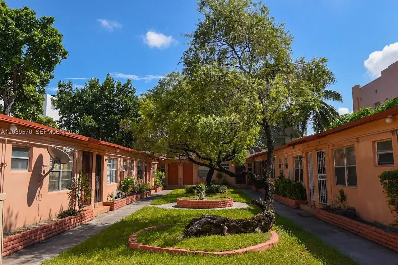 1 bedroom 1 bath Residential Lease for rent at 520 SW 4th St # 8, Miami FL 33130