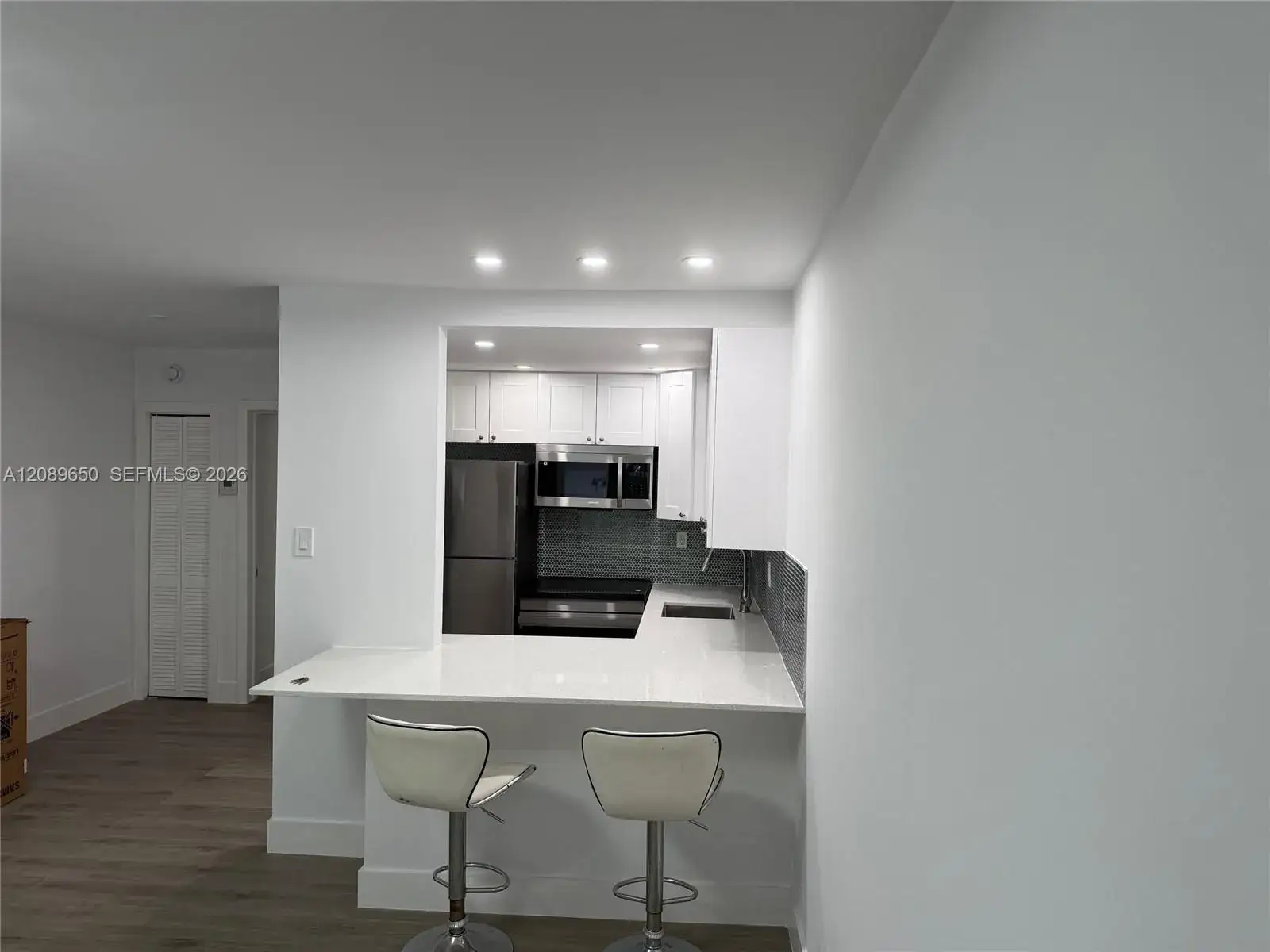 1 bedroom 1 bath Residential Lease for rent at 926 Michigan Ave # 12, Miami Beach FL 33139