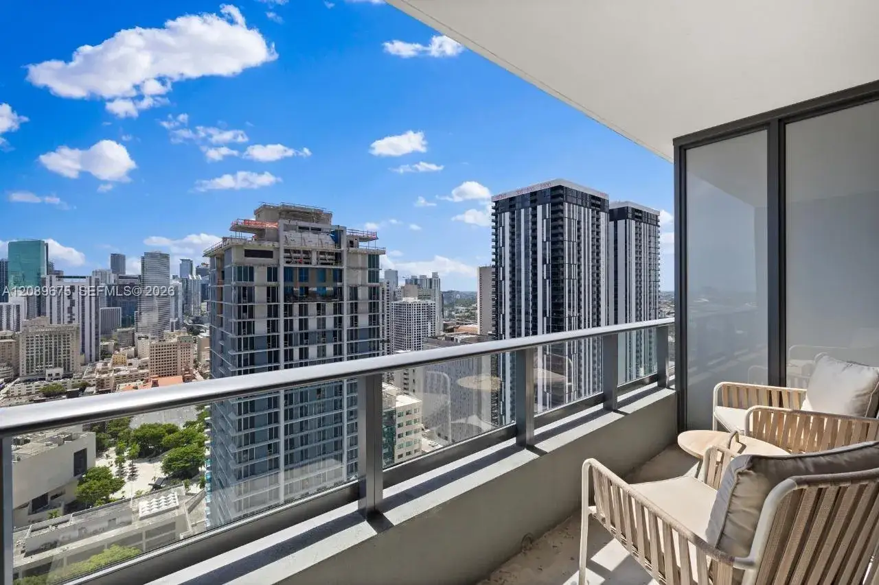 1 bath Residential for sale at 159 NE 6th St # 3206, Miami FL 33132