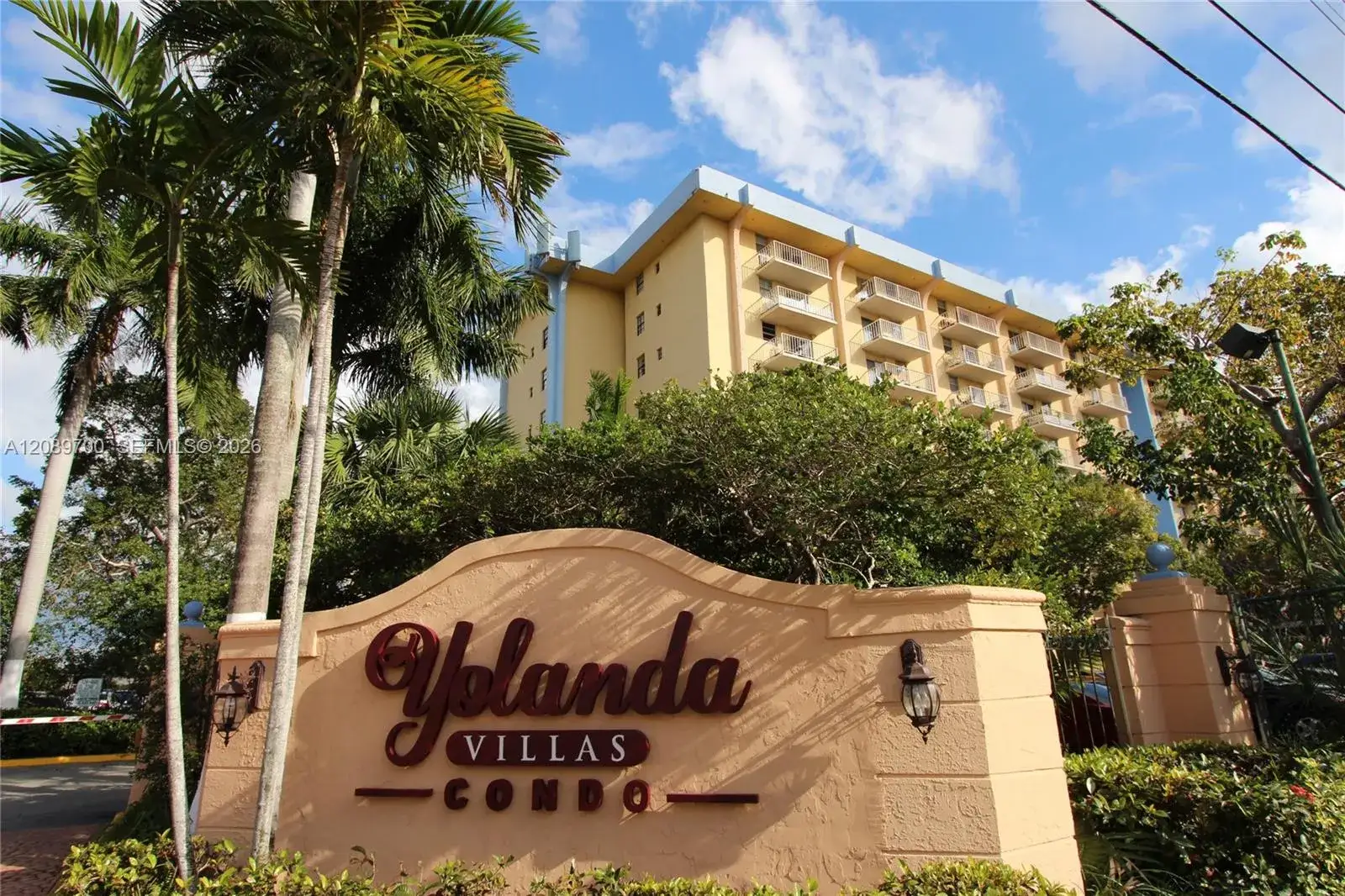 1 bedroom 1 bath Residential Lease for rent at 4550 NW 9th St # 808E, Miami FL 33126