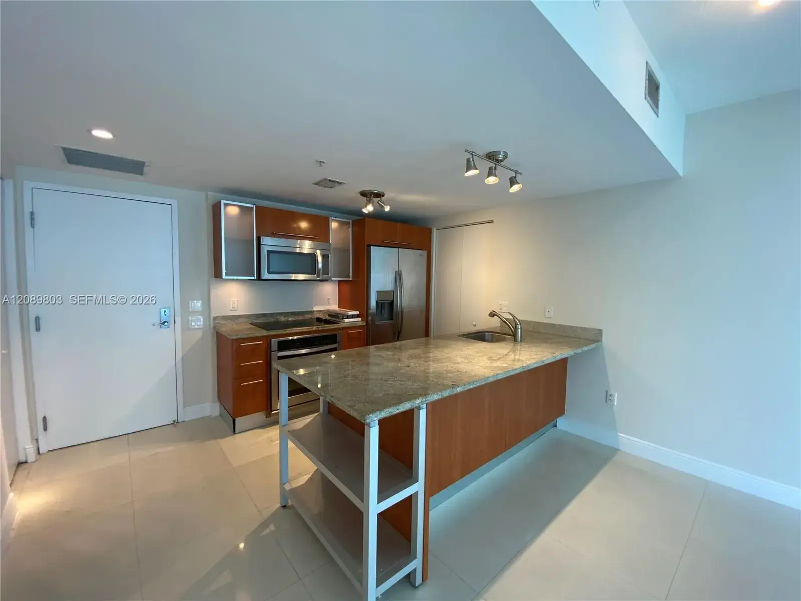1 bedroom 1 bath Residential Lease for rent at 185 SW 7 ST # 2610, Miami FL 33130