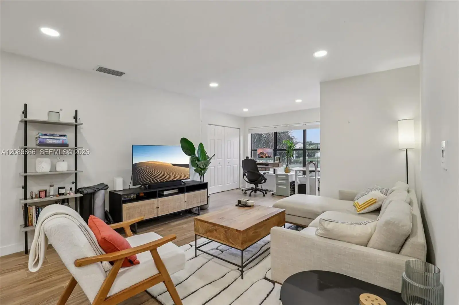 1 bedroom 1 bath Residential for sale at 2926 S University Dr # 6204, Davie FL 33328