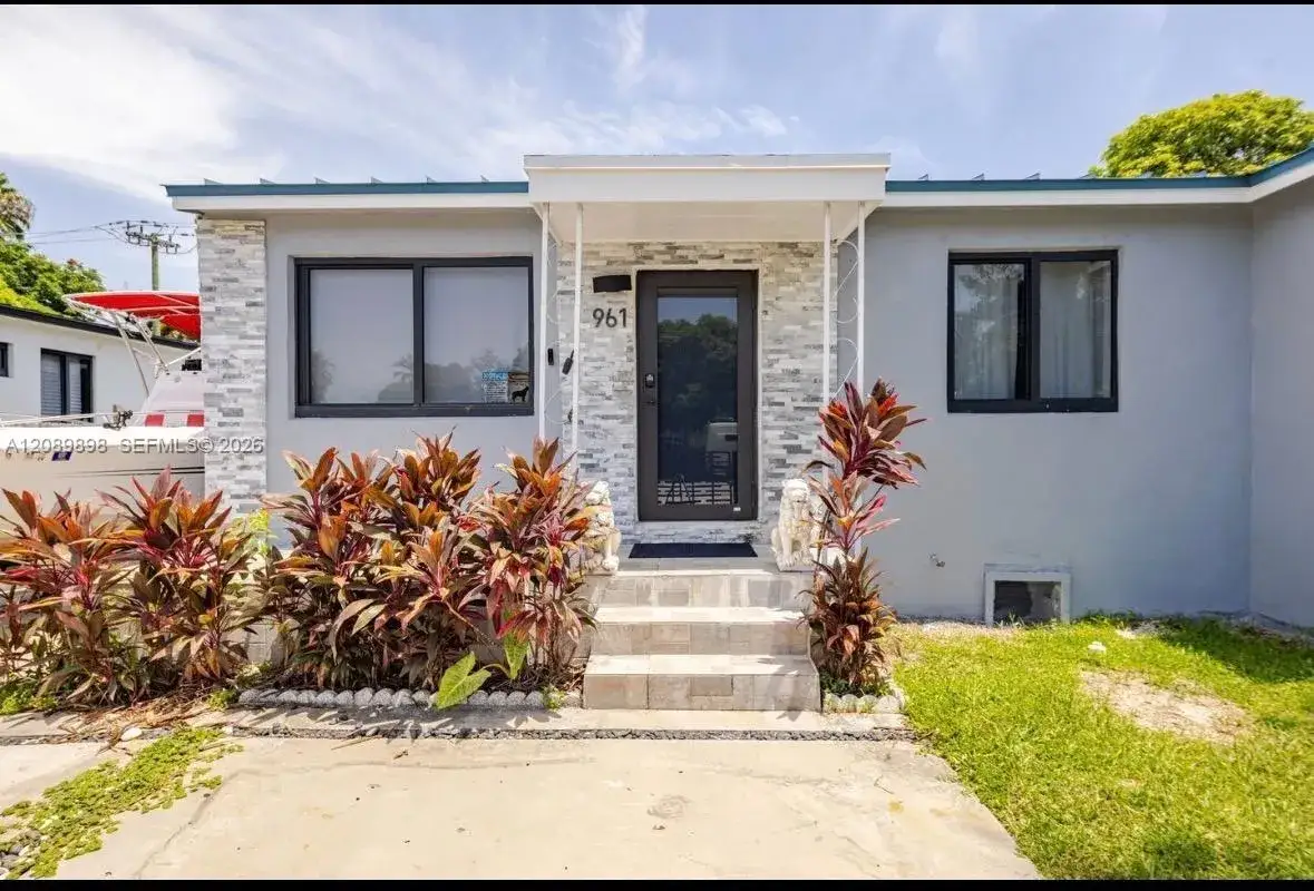 961 NE 155th Ter, North Miami Beach FL 33162