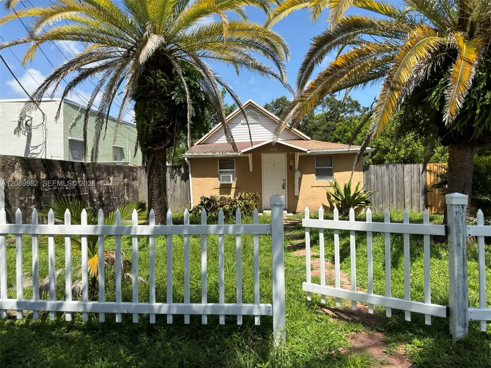 1 bedroom 1 bath Residential for sale at 113 SE 4th St, Hallandale Beach FL 33009
