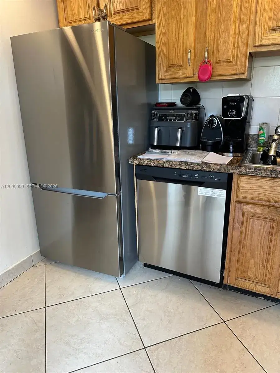 2 bedroom 2 bath Residential Lease for rent at 1770 NE 191st St # 1, Miami FL 33179
