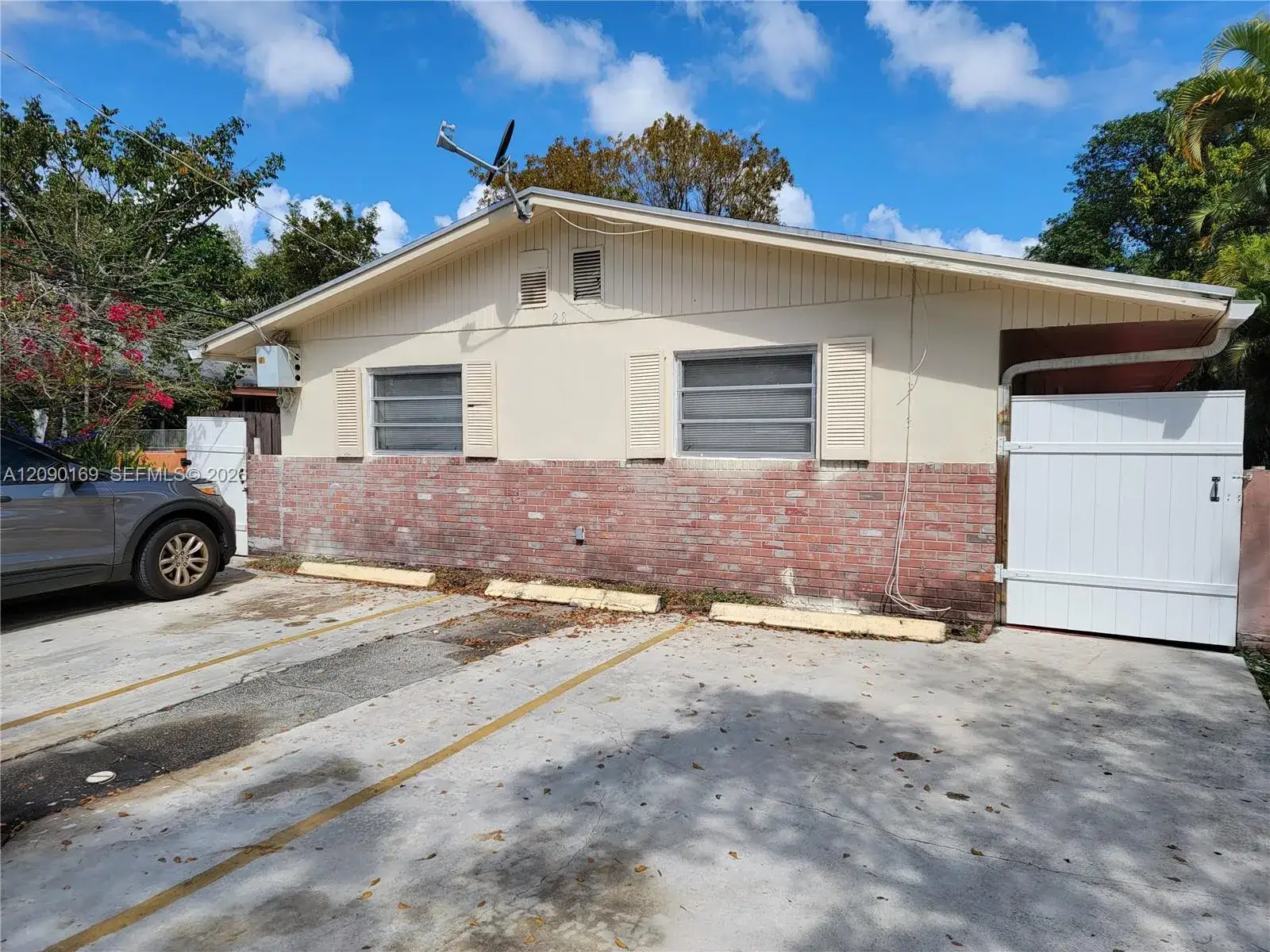 3 bedroom 3 bath Residential Lease for rent at 28 SW 8th St # 2, Hallandale Beach FL 33009