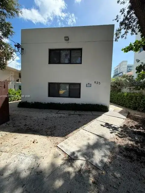 1 bedroom 1 bath Residential Lease for rent at 625 SW 5th Ave # 8, Miami FL 33130