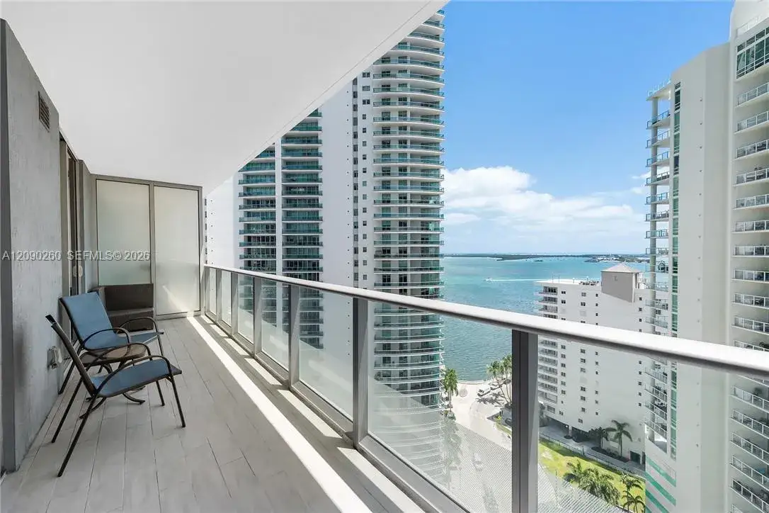 1 bedroom 1 bath Residential Lease for rent at 1300 Brickell Bay Dr # 1905, Miami FL 33131