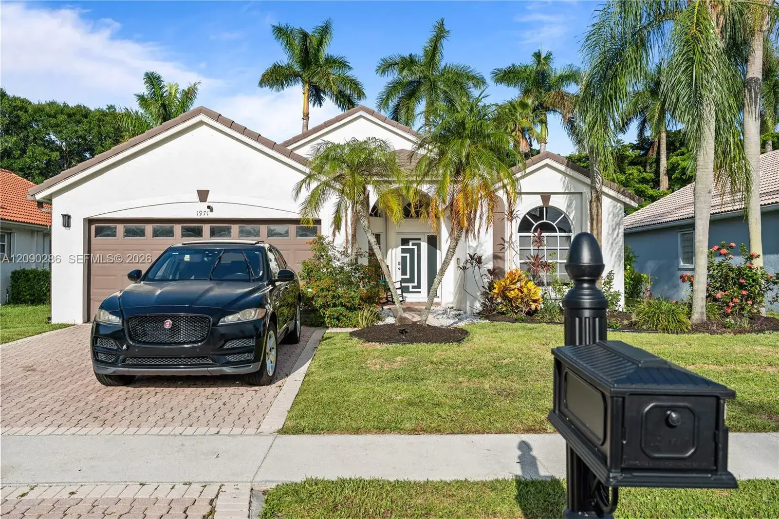 3 bedroom 2 bath Residential for sale at 1971 Oak Berry Cir, Wellington FL 33414
