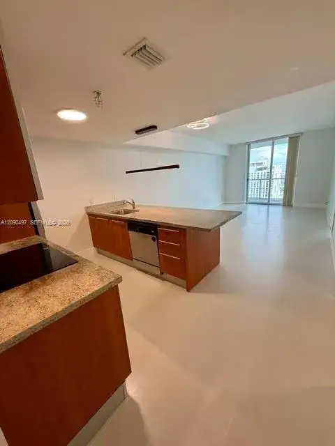 2 bedroom 2 bath Residential Lease for rent at 185 SW 7th St # 3703, Miami FL 33130