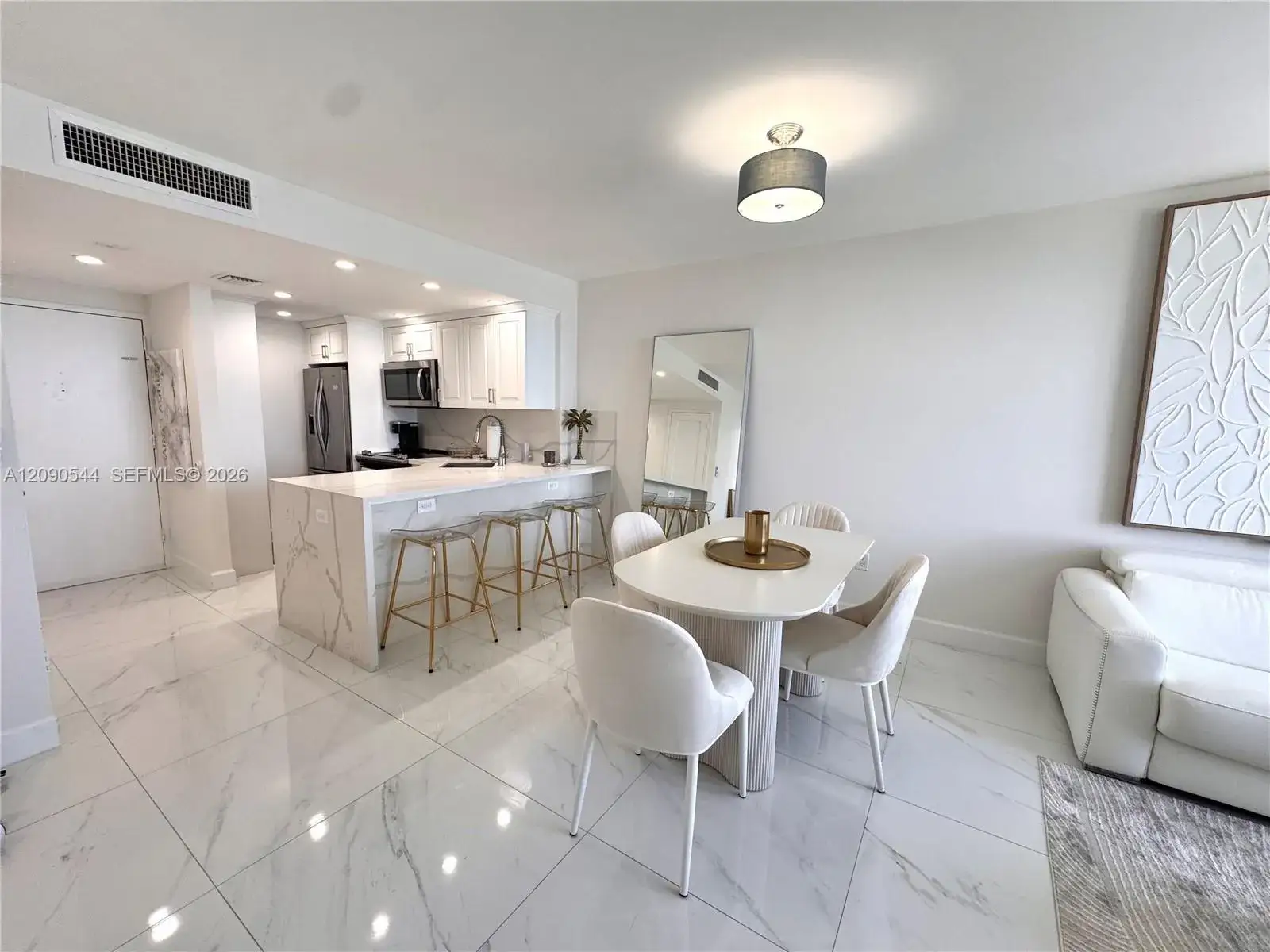 1 bedroom 1 bath Residential Lease for rent at 2899 Collins Ave # 1037, Miami Beach FL 33140