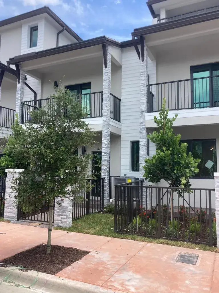 3 bedroom 2 bath Residential Lease for rent at 8286 NW 43 ST # 8286, Doral FL 33166
