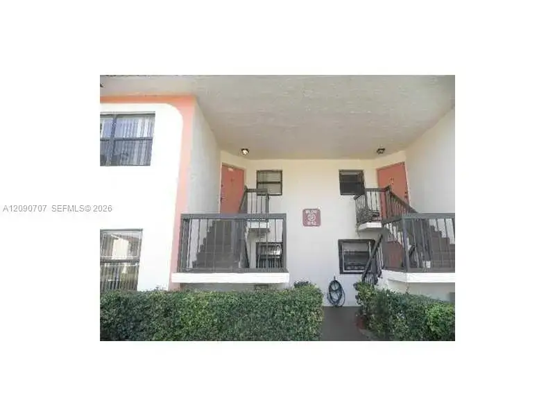 862 NE 209 ST # 202, Miami FL 33179