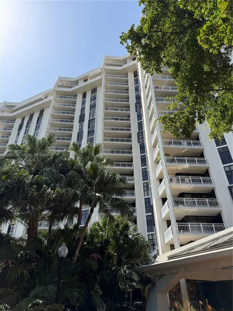 1 bedroom 2 bath Residential for sale at 1000 Quayside Ter # 1807, Miami FL 33138