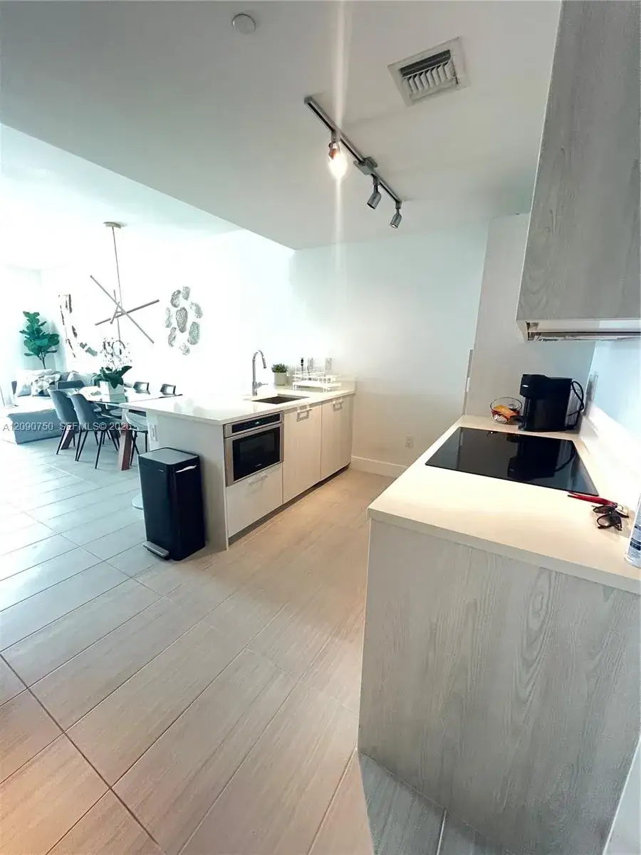 1 bedroom 1 bath Residential Lease for rent at 501 NE 31st St # 3402, Miami FL 33137