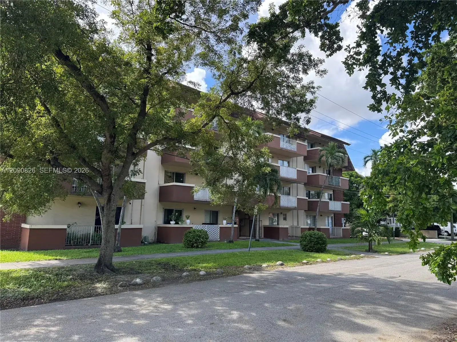 2 bedroom 1 bath Residential Lease for rent at 680 Miller Dr # W301, Miami Springs FL 33166
