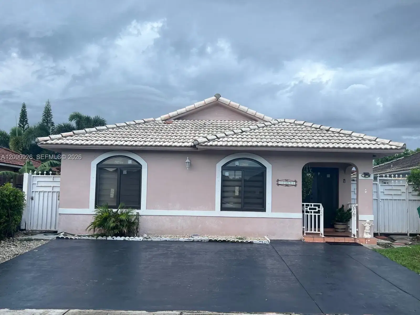4 bedroom 2 bath Residential for sale at 10071 NW 127 terrace, Hialeah Gardens FL 33018