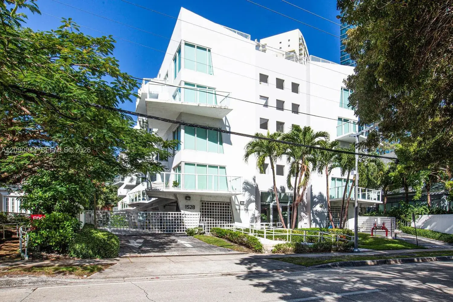 1 bedroom 1 bath Residential Lease for rent at 1528 Brickell Ave # 109, Miami FL 33129