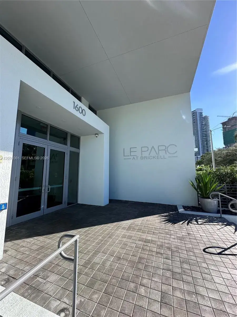 1 bedroom 1 bath Residential Lease for rent at 1600 SW 1st Ave # 605, Miami FL 33129