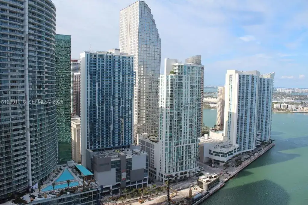 2 bedroom 2 bath Residential Lease for rent at 475 Brickell Ave # 3709, Miami FL 33131