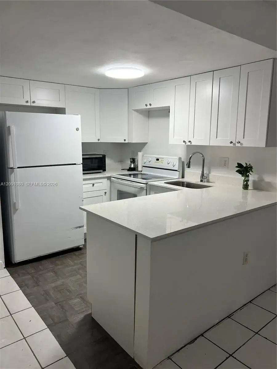 2 bedroom 1 bath Residential for sale at 5366 W 26th Ave # 121, Hialeah FL 33016