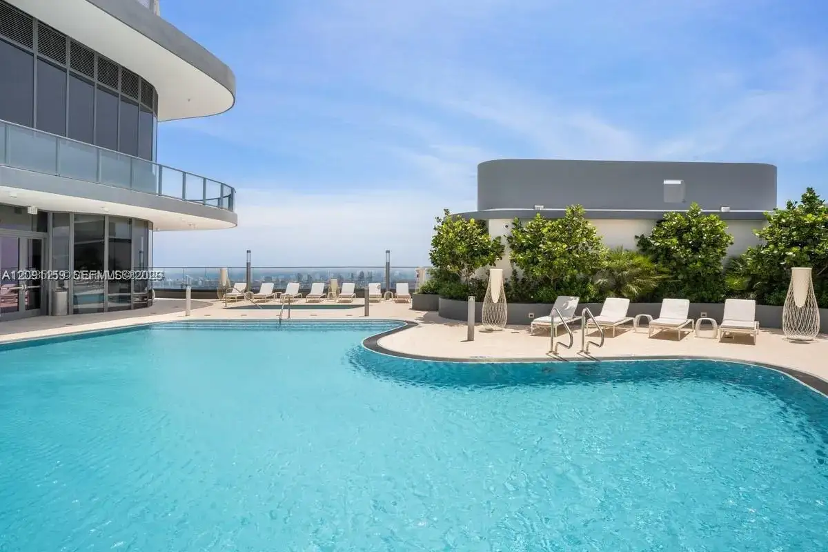 1 bedroom 1 bath Residential Lease for rent at 1000 Brickell Plz # 4504, Miami FL 33131