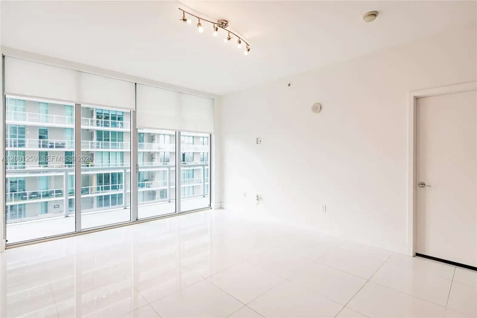 2 bedroom 2 bath Residential Lease for rent at 1111 SW 1st Ave # 3216, Miami FL 33130