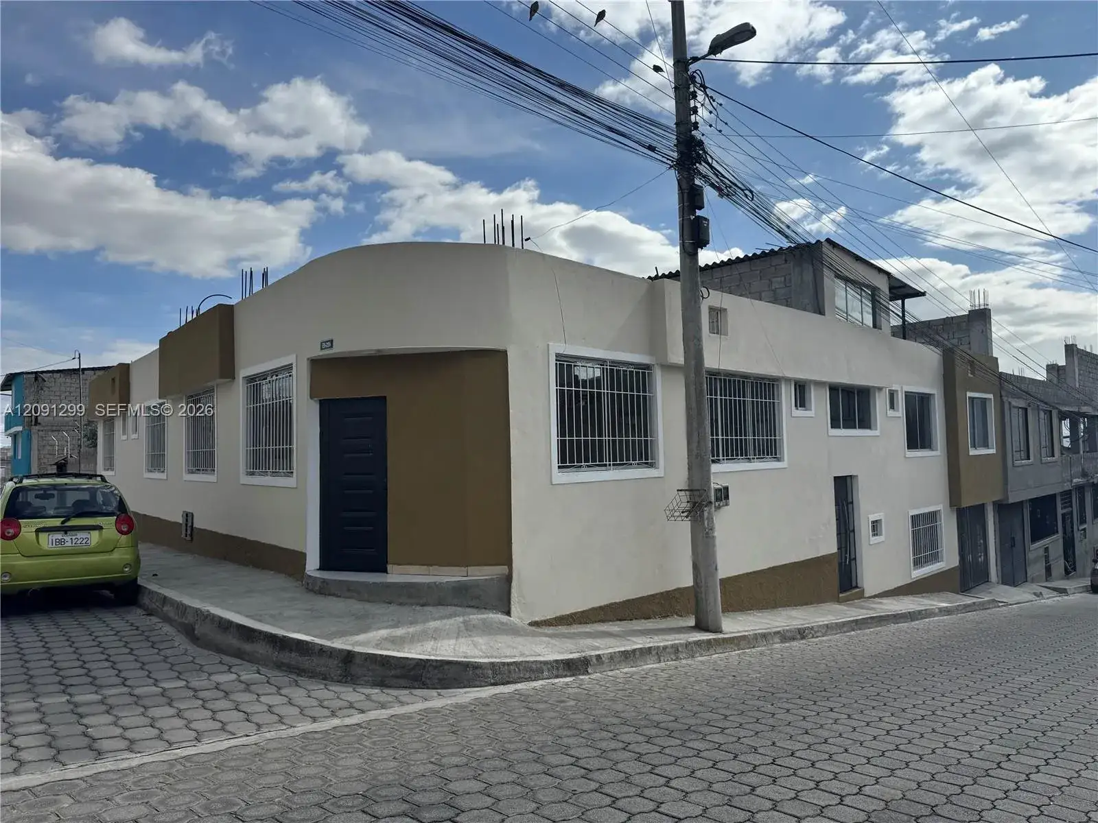 7 bedroom 6 bath Residential for sale at E5-255 La madrid Y la Ecuatoriana, FL