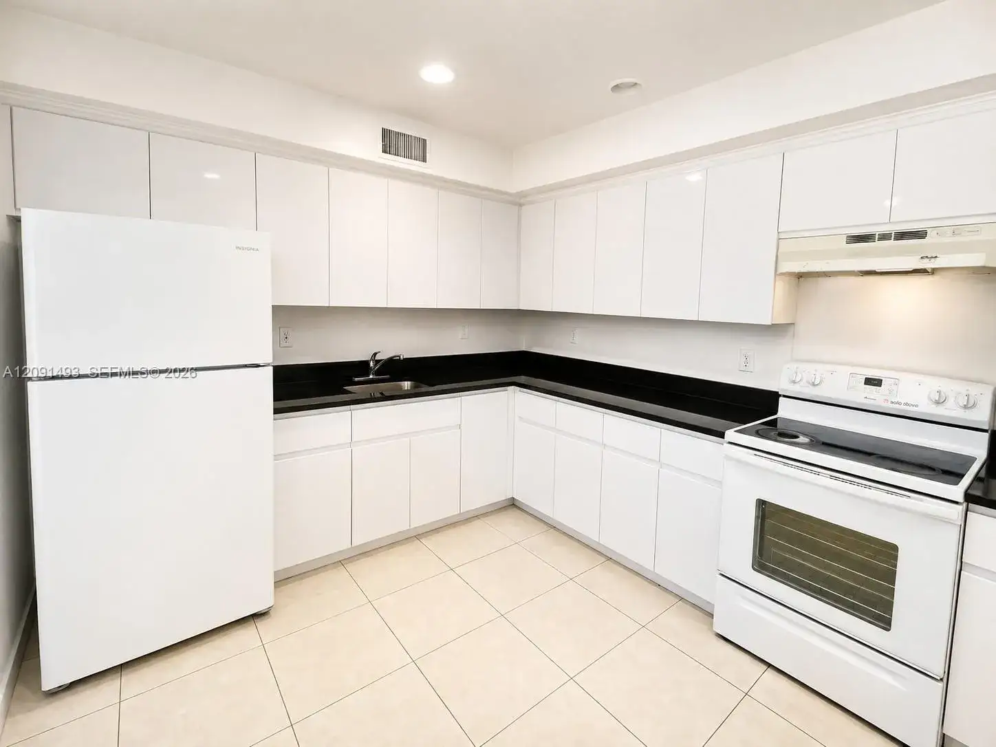 2 bedroom 1 bath Residential Lease for rent at 724 NE 4th St # 9, Hallandale Beach FL 33009