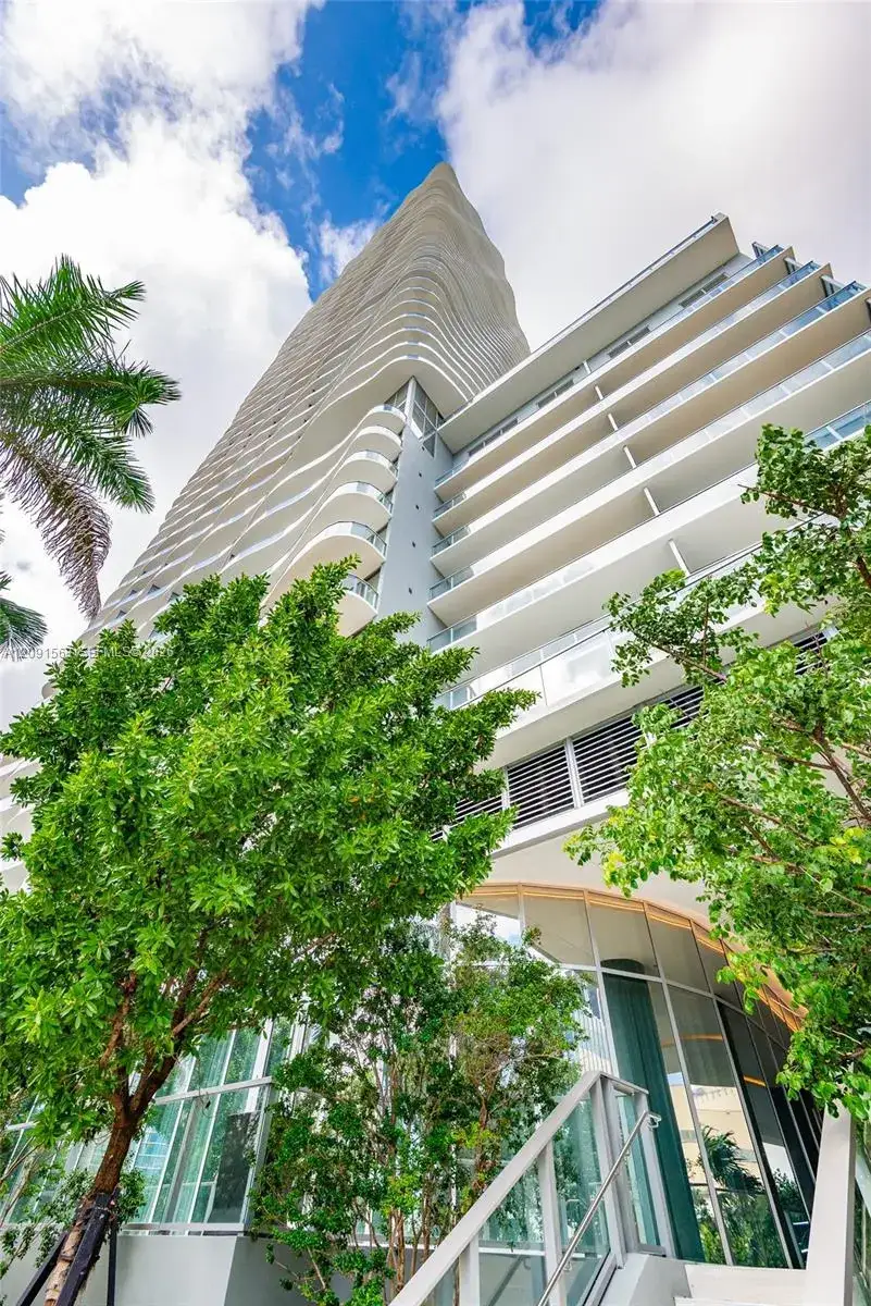 3 bedroom 3 bath Residential Lease for rent at 1400 Biscayne Blvd # 405, Miami FL 33132