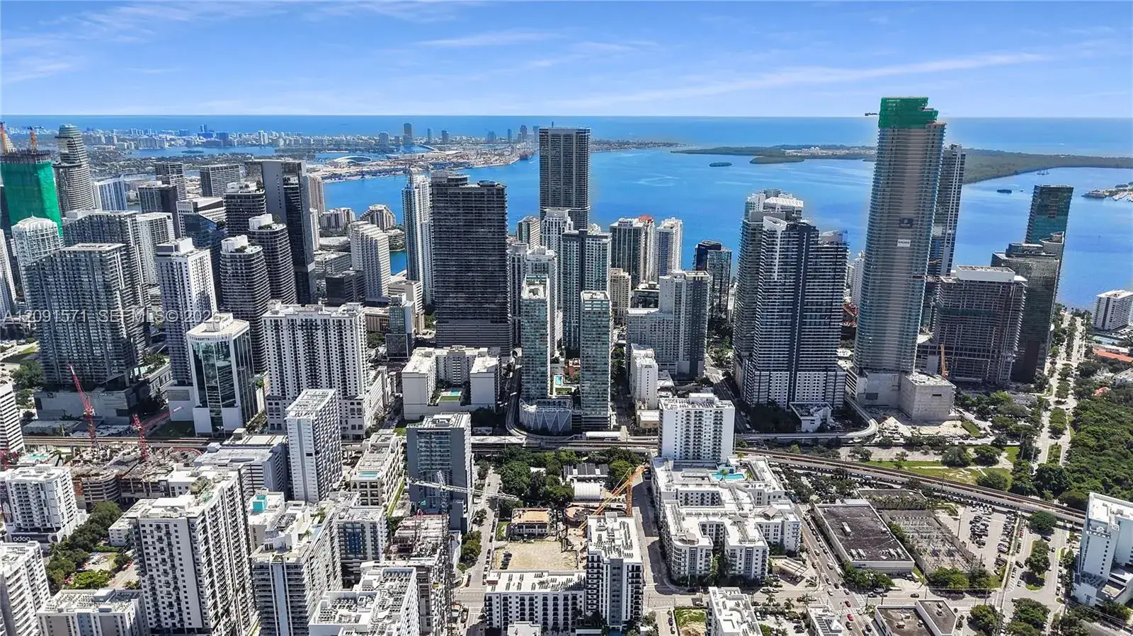 2 bedroom 2 bath Residential Lease for rent at 1111 SW 1st Ave, Miami FL 33130